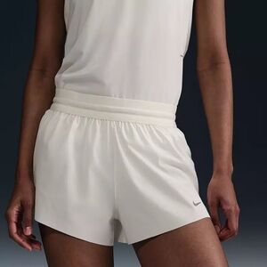 NWT Nike Women's Swift Dri-FIT 2.5" Brief-Lined Running Shorts - Large